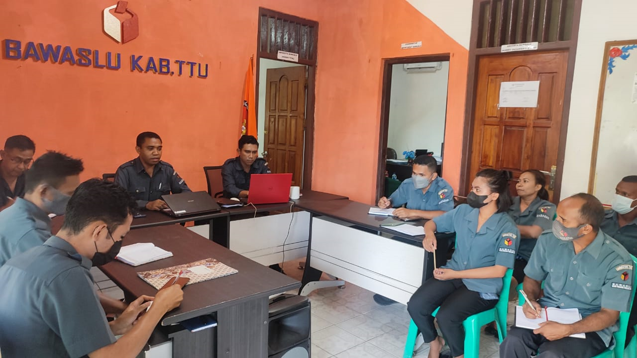 Menuju Pemilu 2024, Bawaslu TTU Lakukan Rapat Persiapan Tahapan Pencalonan