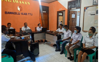 Pentingnya Peran PPID Dalam Kerja Pengawasan, Bawaslu TTU Gelar Rapat Pengelolaan Pelayanan Data dan