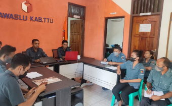 Menuju Pemilu 2024, Bawaslu TTU Lakukan Rapat Persiapan Tahapan Pencalonan